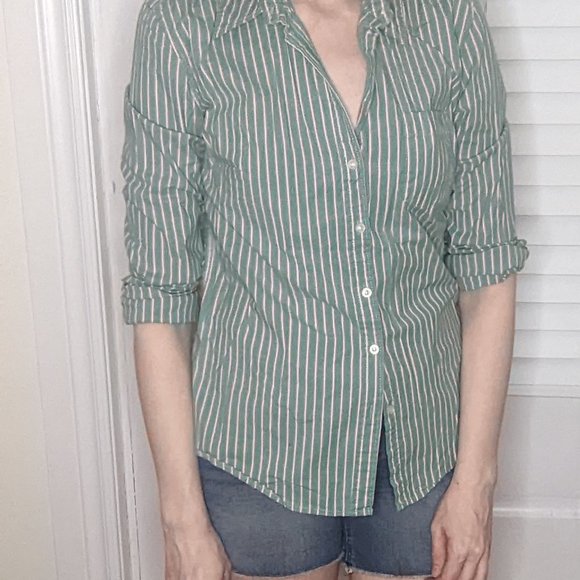 ✌️2 for 10👐 Y2K striped button-down - Picture 2 of 4